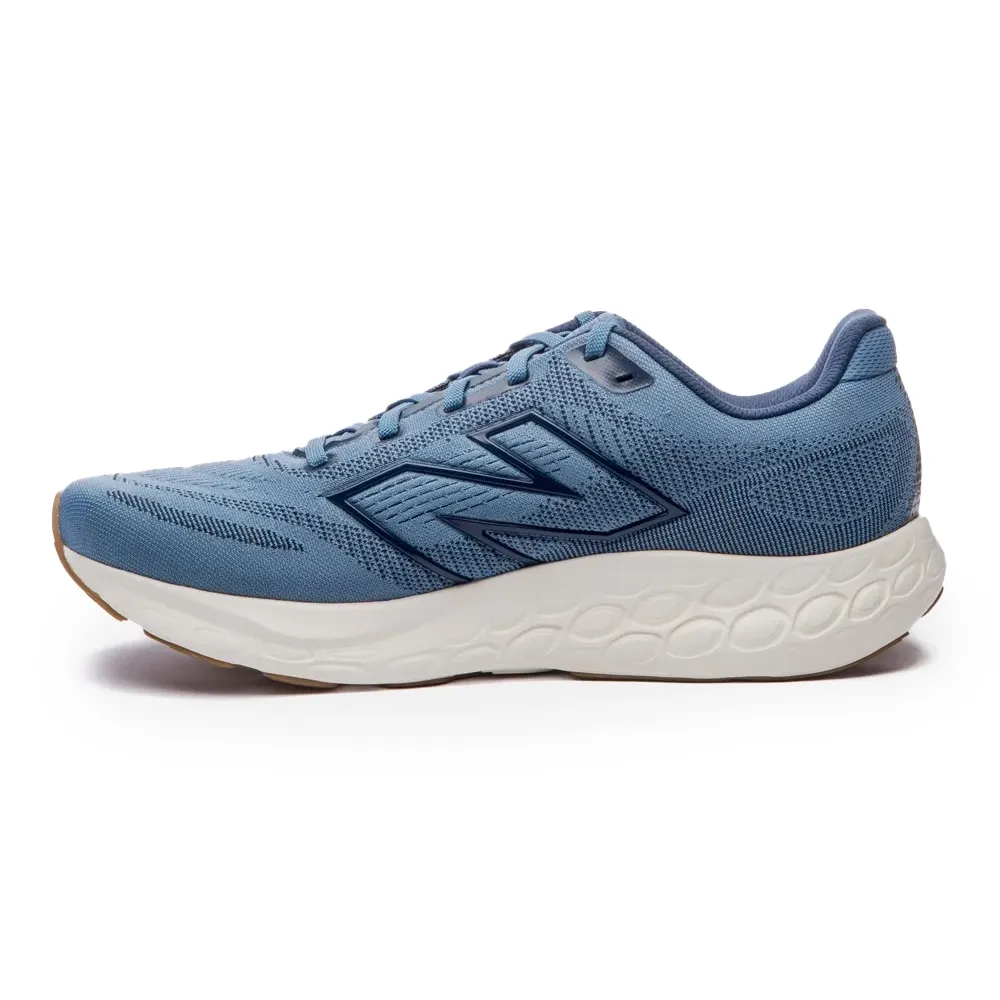 Tênis New Balance Fresh Foam 680v8 Masculino Azul Marinho vista frontal destacando o cabedal respirável